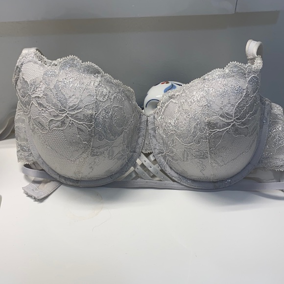 Beautiful white and silver bra 32DD - Picture 1 of 3